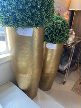 Load image into Gallery viewer, Zion Floor Planter Small
