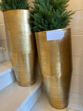 Load image into Gallery viewer, Zion Floor Planter Small
