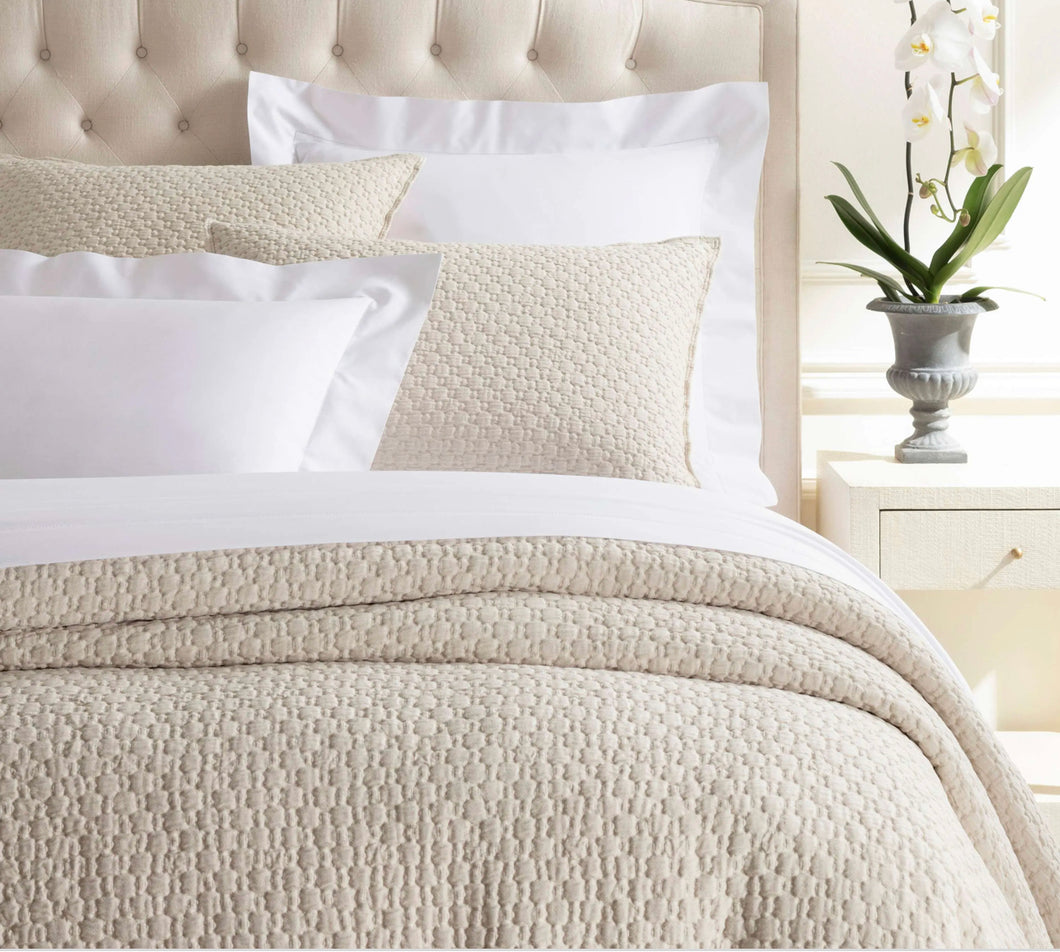 Lodi Matelassé Coverlet- Alabaster Queen